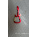 Crochet en aluminium à forme de guitare pour attacher la bouteille